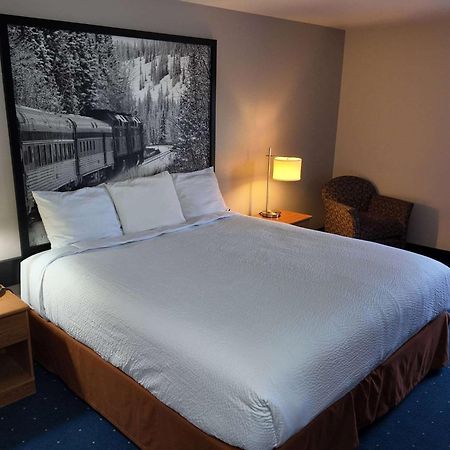 Super 8 By Wyndham Hampshire Il Hotell Exteriör bild