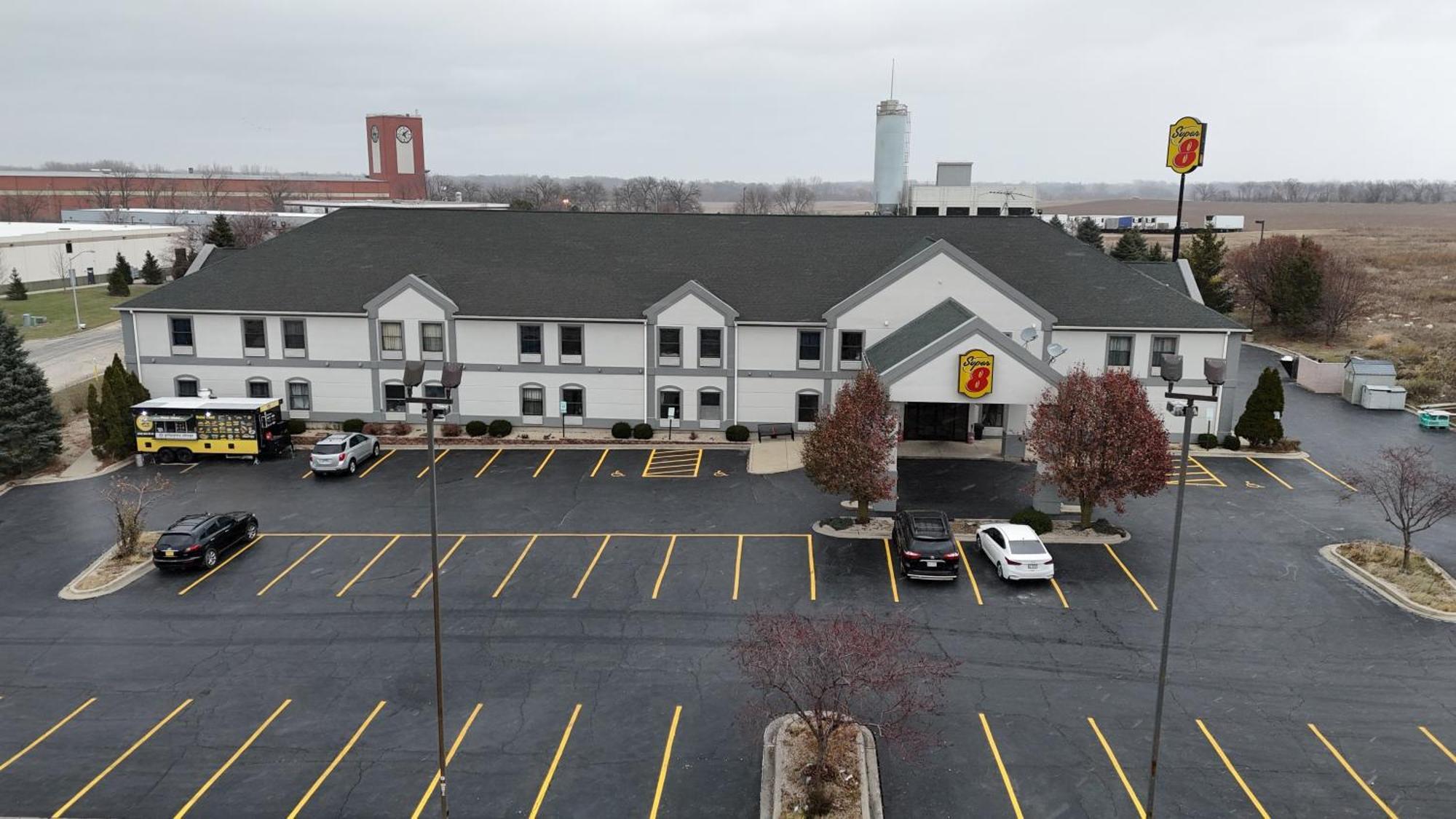 Super 8 By Wyndham Hampshire Il Hotell Exteriör bild