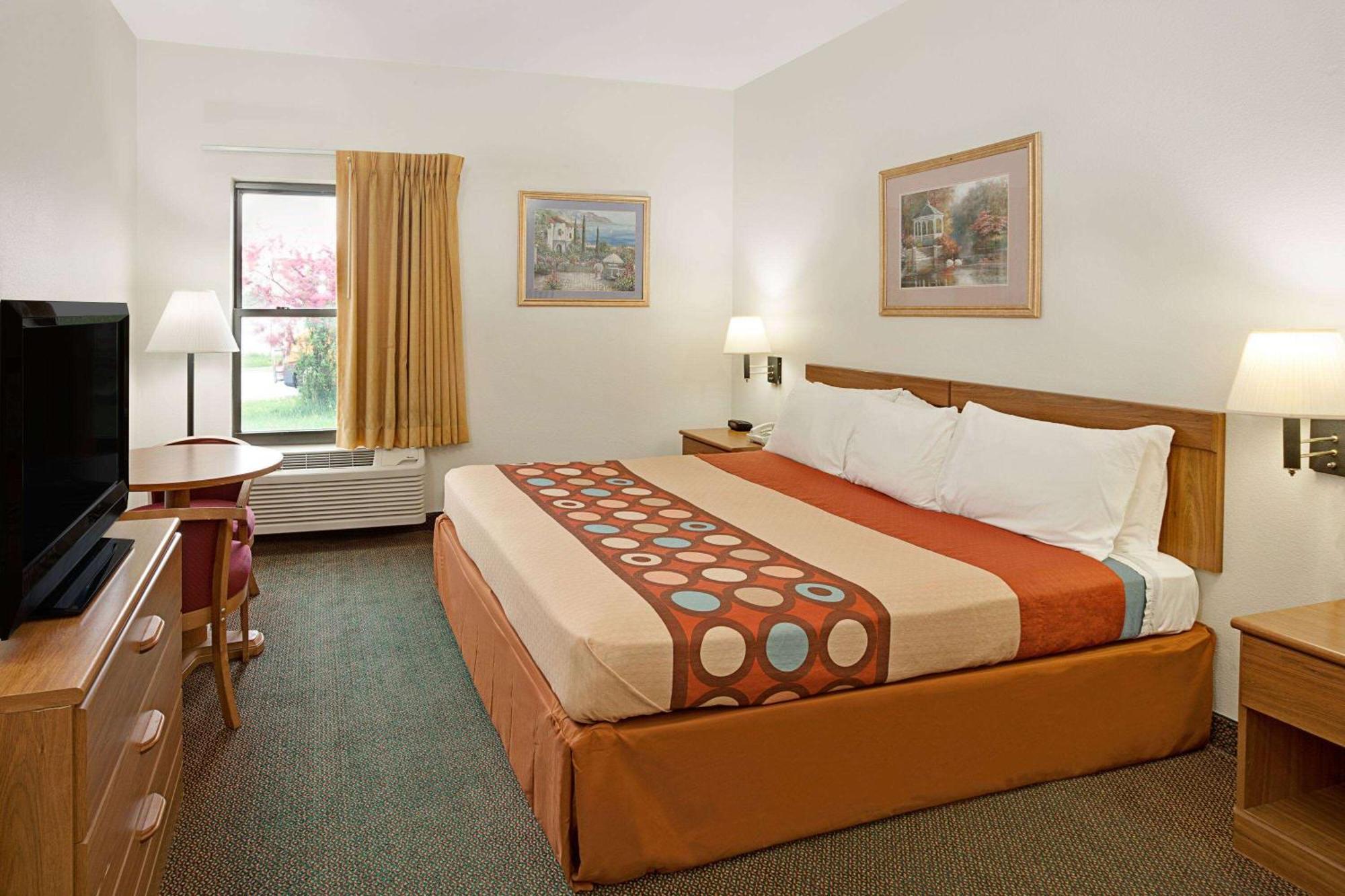 Super 8 By Wyndham Hampshire Il Hotell Exteriör bild