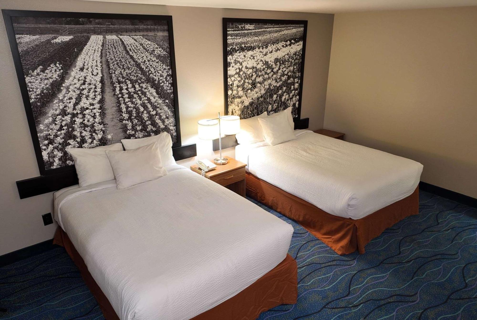 Super 8 By Wyndham Hampshire Il Hotell Exteriör bild