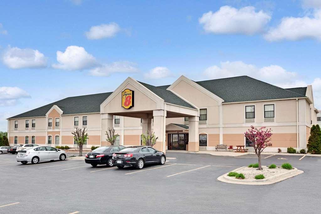 Super 8 By Wyndham Hampshire Il Hotell Exteriör bild